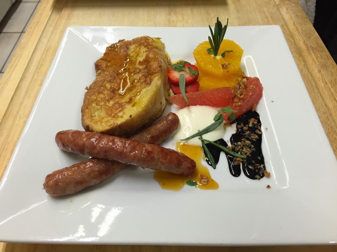  Ashland Creek Inn's Northwest kitchen offers guests gourmet breakfast daily servered restaurant style. 